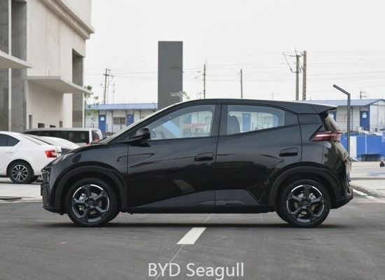 330kw Capacidad máxima de la batería Byd Seagull EV Car en blanco y negro con alcance de 405km