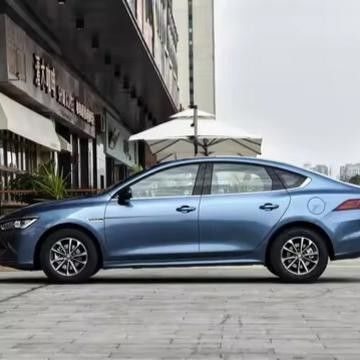 Byd Qin Plus Dm-I 2024 Campeón 55km Edición líder Dirección a mano izquierda Híbrido de energía eléctrica