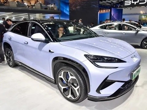 Dirección izquierda 2024 Byd Sea Lion 07EV con alcance eléctrico de 610 km y tamaño de neumático 235/50 R19