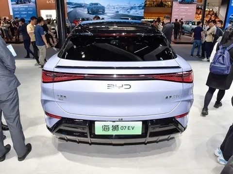 Dirección izquierda 2024 Byd Sea Lion 07EV con alcance eléctrico de 610 km y tamaño de neumático 235/50 R19