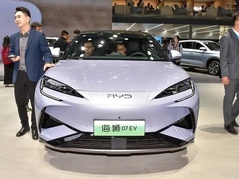 Byd Sea Lion 07 71.8 Kwh Capacidad de la batería Coche eléctrico con 4830x1925x1620 mm Tamaño