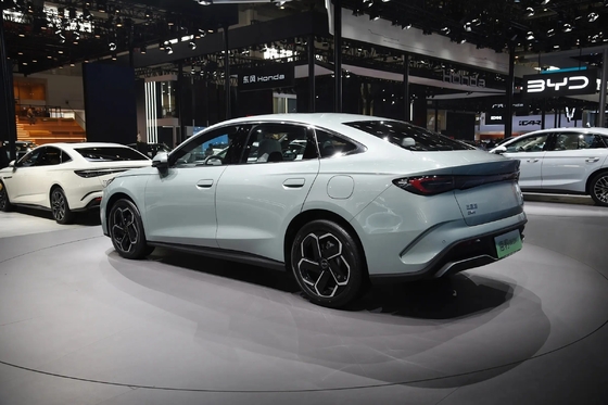 2024 Velocidad máxima 180km/h Auto de tamaño medio Dm-I híbrido con conducción a la izquierda Awd vehículo energético