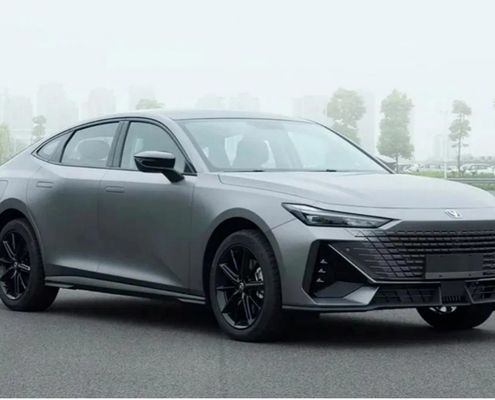 Chang prime un Uni-K 2.0 T Compacto líder de vehículos usados de bajo uso Coches de ocasión con personalización y mejor