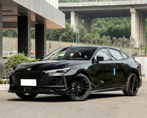 Chang prime un Uni-K 2.0 T Compacto líder de vehículos usados de bajo uso Coches de ocasión con personalización y mejor