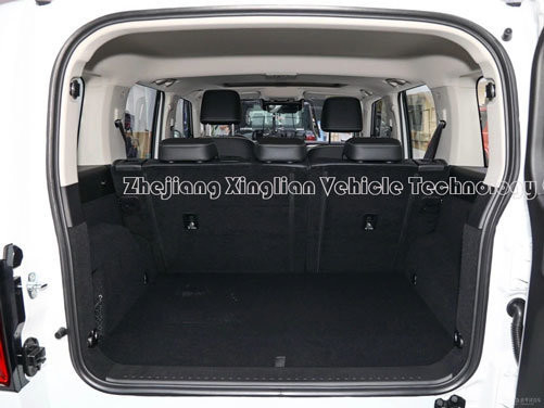 Gran Pared Automóvil 5 puertas 5 asientos SUV compacto Automóvil de gasolina Tanque de gasolina del automóvil 300 1967 Ml