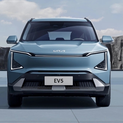 Kia EV5 2023 Vehículo eléctrico puro de energía renovable azul con una vida útil ≤ 1 año
