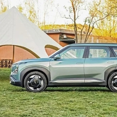 Kia EV5 2023 Vehículo eléctrico puro de energía renovable azul con una vida útil ≤ 1 año