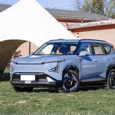 Kia EV5 2023 Vehículo eléctrico puro de energía renovable azul con una vida útil ≤ 1 año