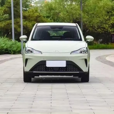 Neta Nezha Aya SUV Energía 501-800W Potencia 318km/401km Largo alcance y 2420mm de distancia entre ruedas