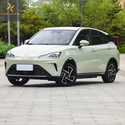 Rango largo 318 km 401 km Neta Nezha Aya 2023 SUV con tipo de carrocería cerrado y múltiples colores