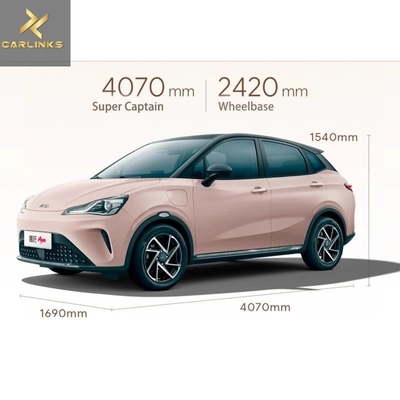 Rango largo 318 km 401 km Neta Nezha Aya 2023 SUV con tipo de carrocería cerrado y múltiples colores
