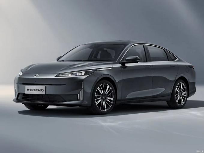 New 2024 Model Changan Qiyuan A05 Cheap EV Car Chang′an Hybrid Plug in New Energy Vehicle for Sale